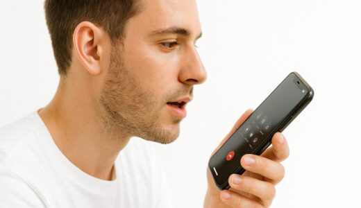 外国人でスピーカーにして電話をしてる人が多いのはなぜ？